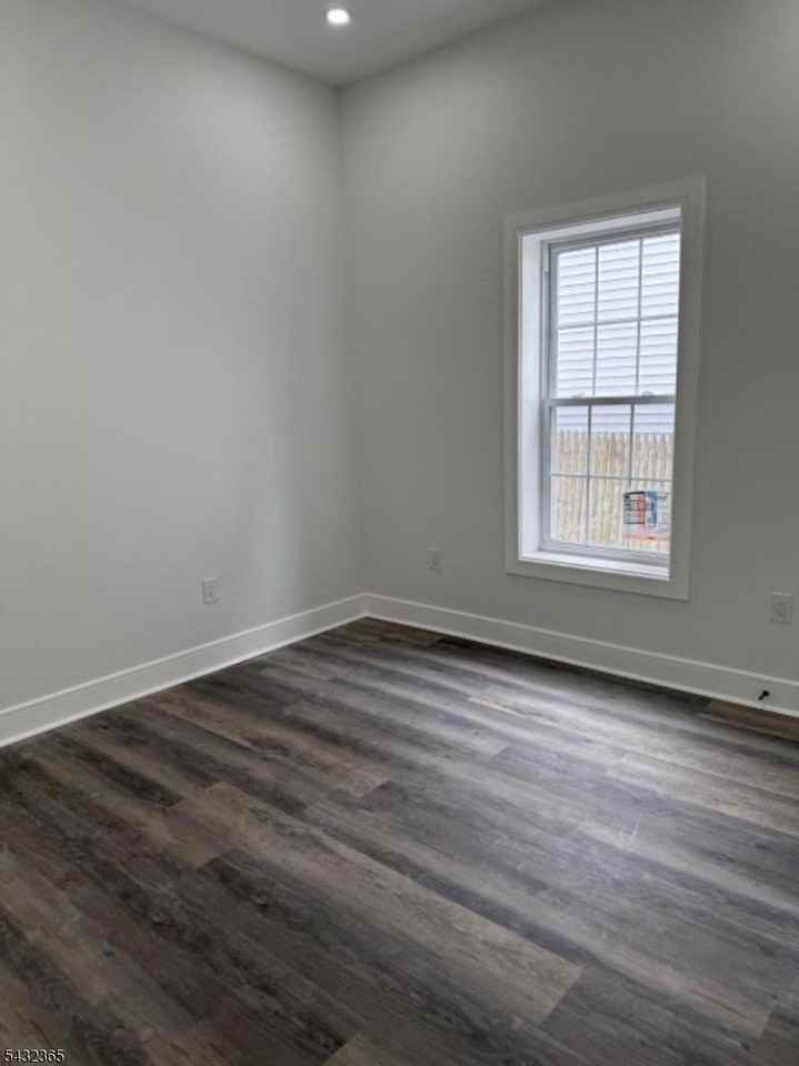 321 Jefferson Ave #1 - Photo 4 of 16