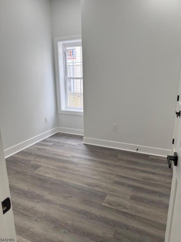 321 Jefferson Ave #1 - Photo 7 of 16