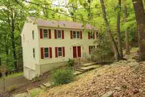 featured image of 5 Deer Run Dr