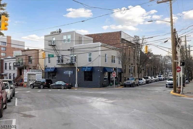 201 16th St - Photo 2 of 14