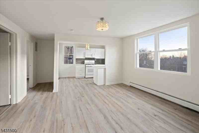 201 16th St - Photo 3 of 14