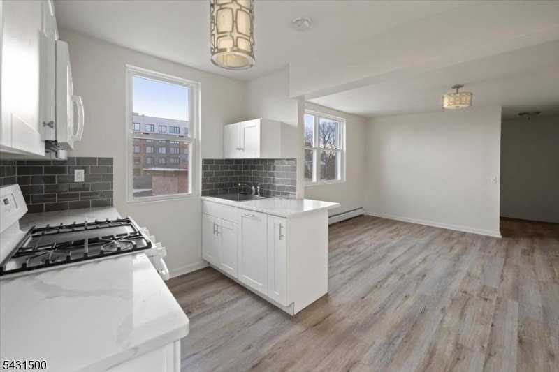 201 16th St - Photo 7 of 14