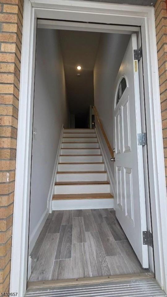 465 Hawthorne Ave #1 - Photo 2 of 28