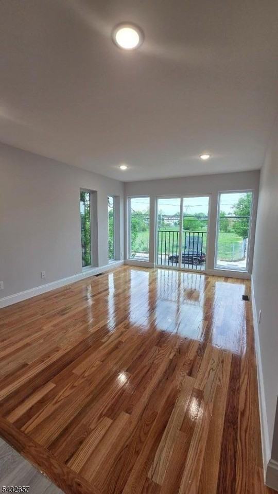465 Hawthorne Ave #1 - Photo 7 of 28