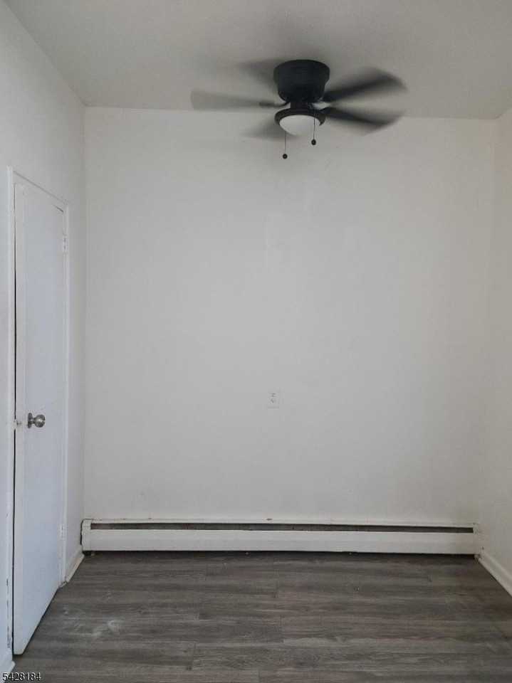 312 Franklin Ave #5 - Photo 3 of 7