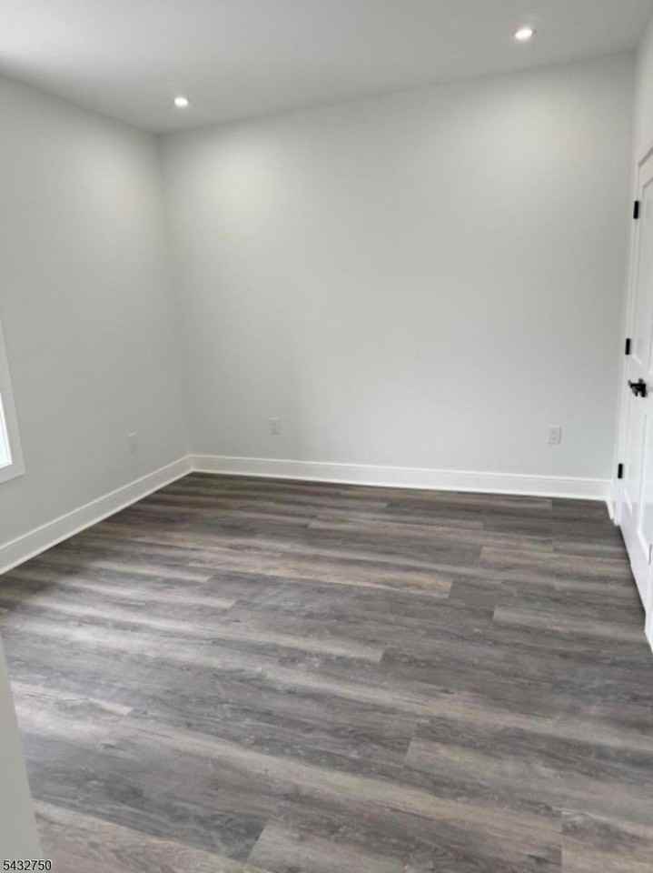 321 Jefferson Ave #3 - Photo 4 of 18