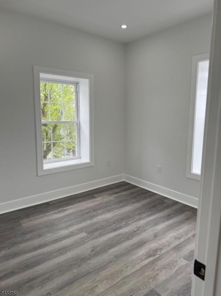 321 Jefferson Ave #3 - Photo 6 of 18