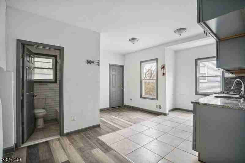 143 Valley Rd Apt R1 #1R - Photo 4 of 18