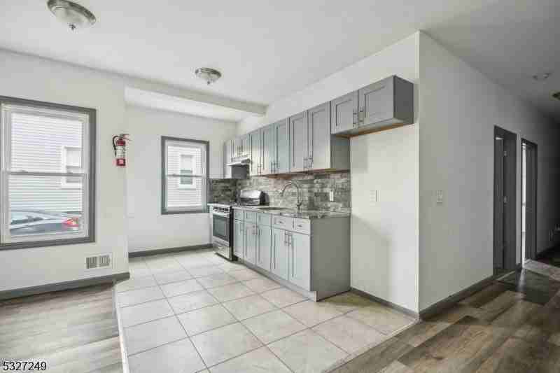 143 Valley Rd Apt R1 #1R - Photo 6 of 18