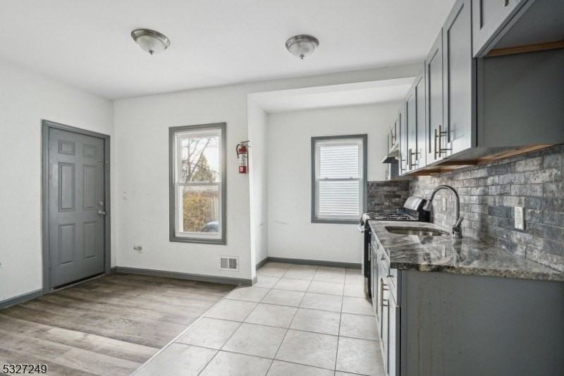 143 Valley Rd Apt R1 #1R - Photo 7 of 18
