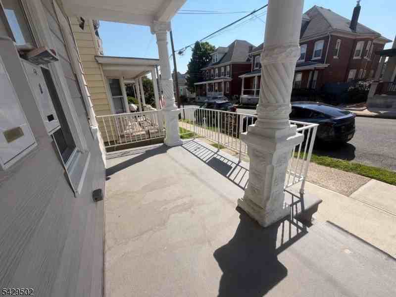 31 Glen Ave #TOP - Photo 4 of 17
