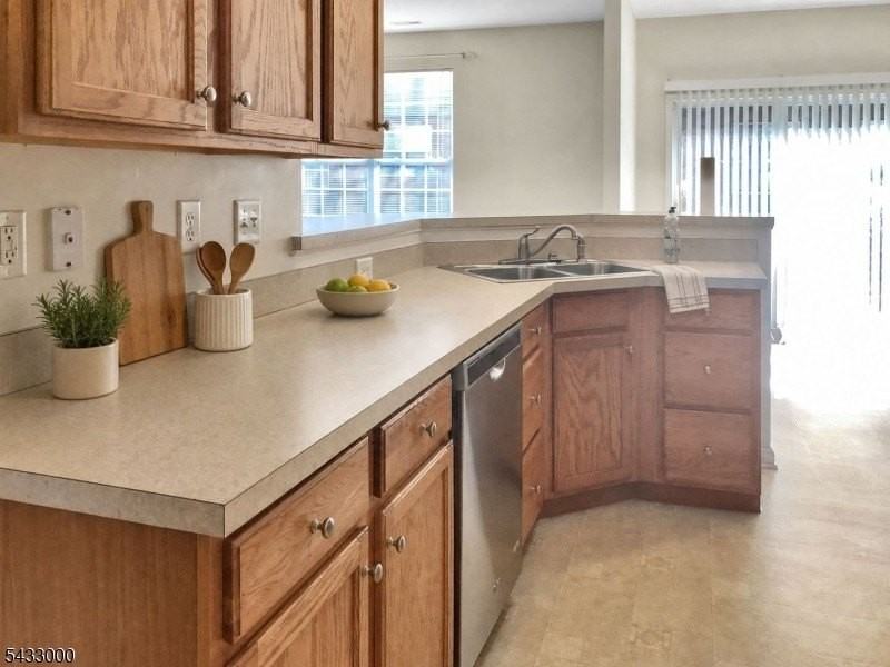 46 Kennedy Ct - Photo 6 of 14