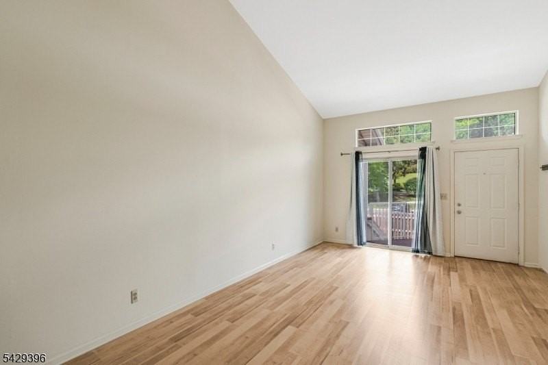 44 Spruce Ct - Photo 7 of 32