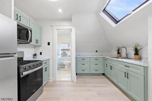 featured image of 137 S Burnett St #3