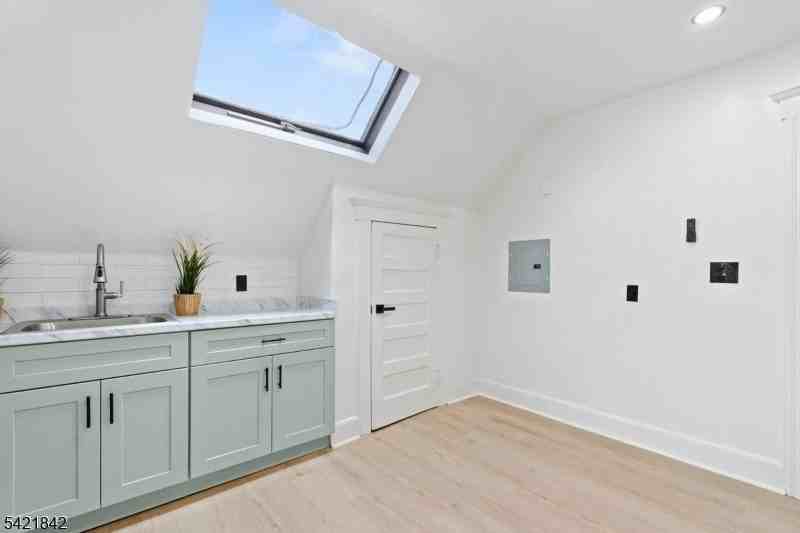 137 S Burnett St #3 - Photo 4 of 23