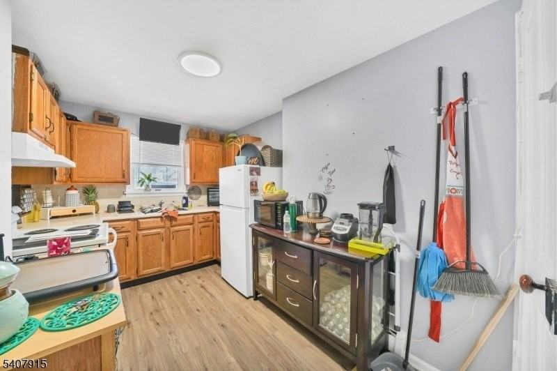 137 Belvidere Ave - Photo 2 of 5