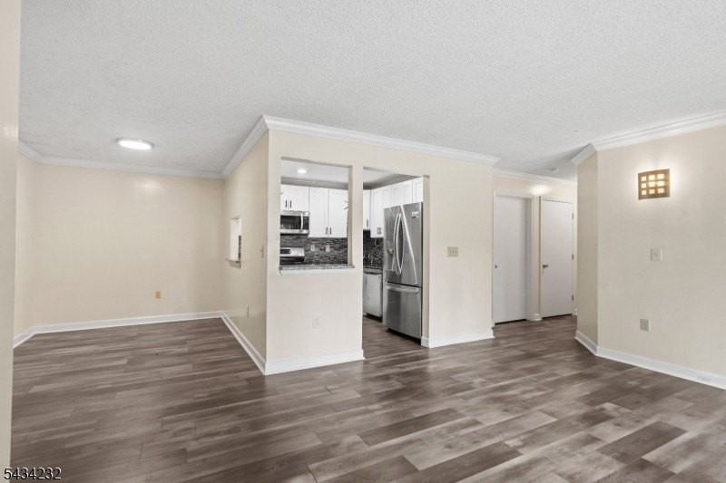 24 Amberly Ct - Photo 3 of 14