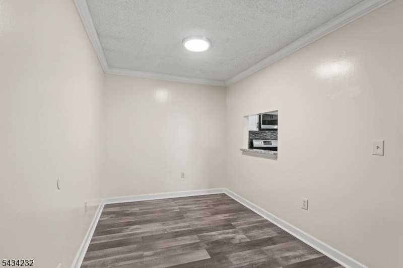 24 Amberly Ct - Photo 6 of 14