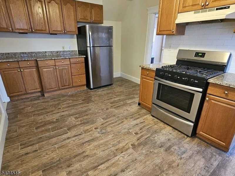 37 Van Pelt Pl #1 - Photo 3 of 12