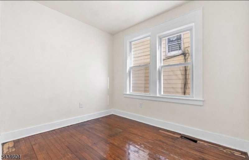 24 Irving Ave - Photo 5 of 11