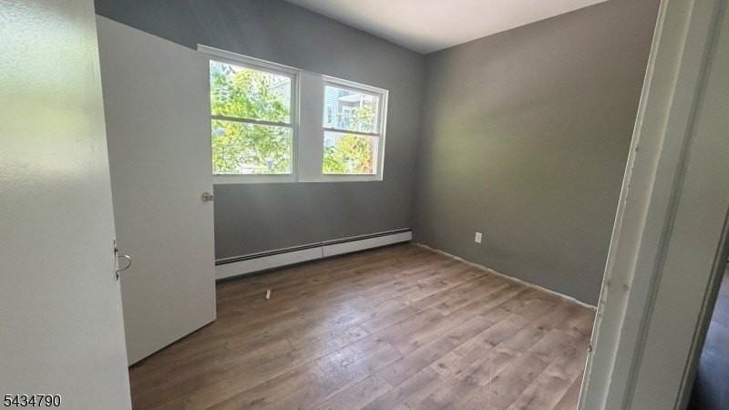 513 Morris Ave - Photo 6 of 17