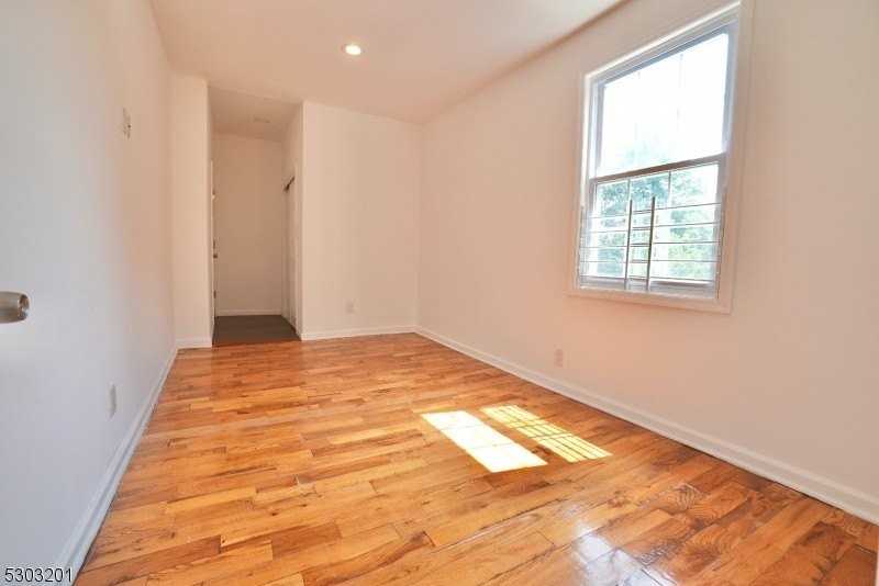131 Sylvan Ave Apt 2nd - Photo 6 of 9