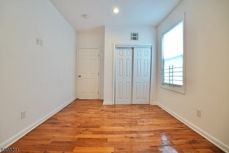 131 Sylvan Ave Apt 2nd - Photo 7 of 9