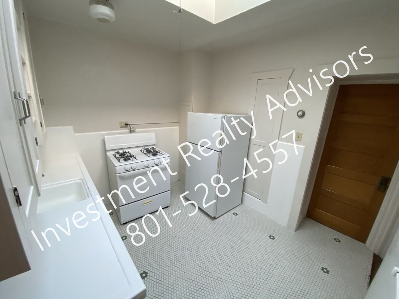 234 N Spencer Ct - Photo 4 of 9