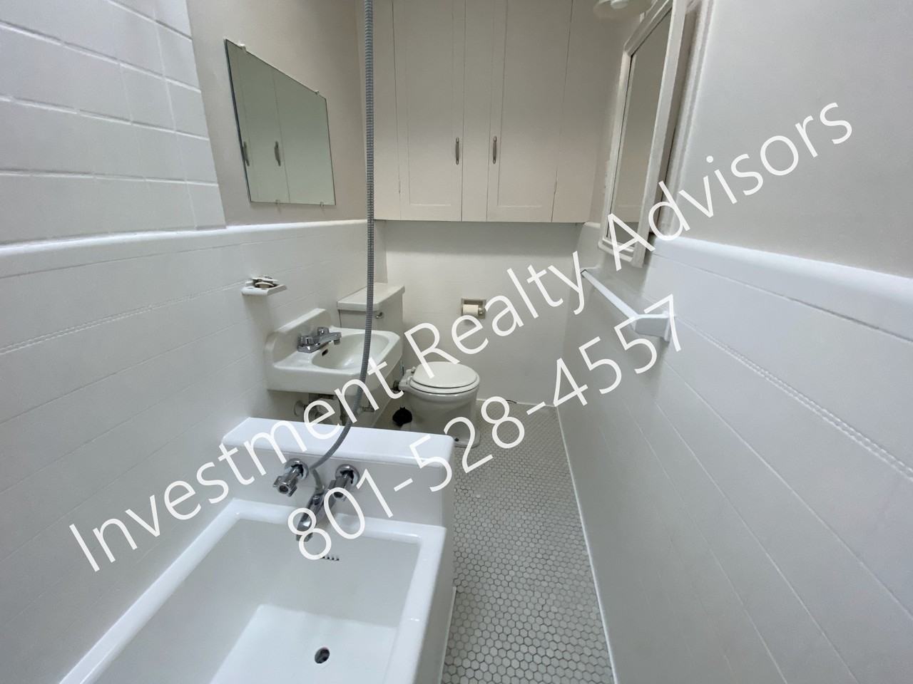 234 N Spencer Ct - Photo 7 of 9