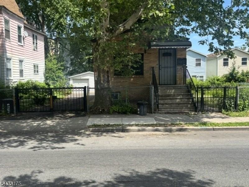 50 Stuyvesant Ave - Photo 2 of 9
