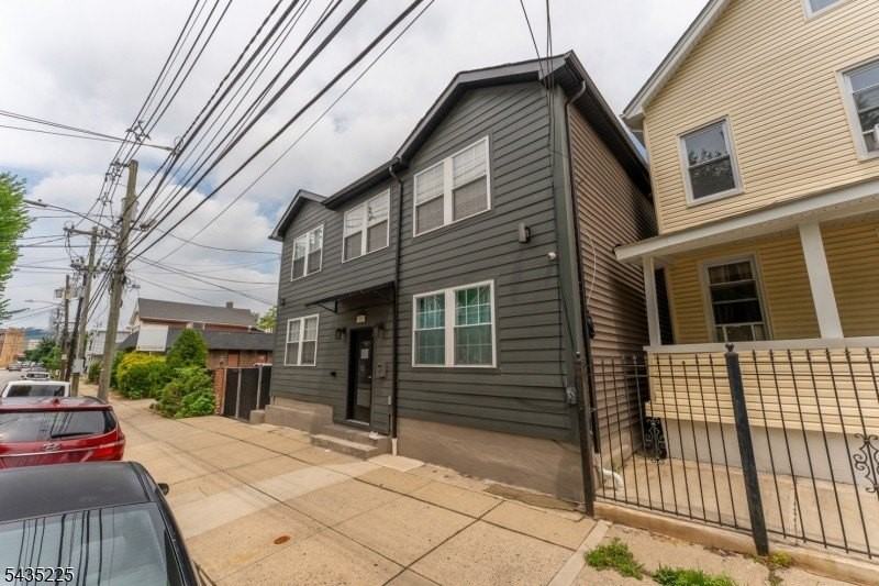 335 Henry St #3 - Photo 2 of 25