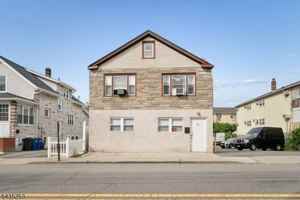 featured image of 61 Union St #2