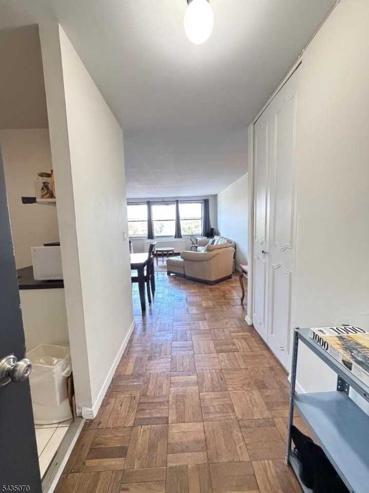 2100 Linwood Ave #4P - Photo 5 of 23