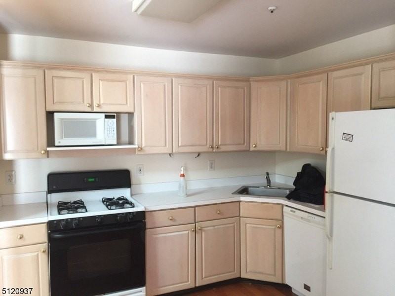186 Potomac Dr - Photo 4 of 17