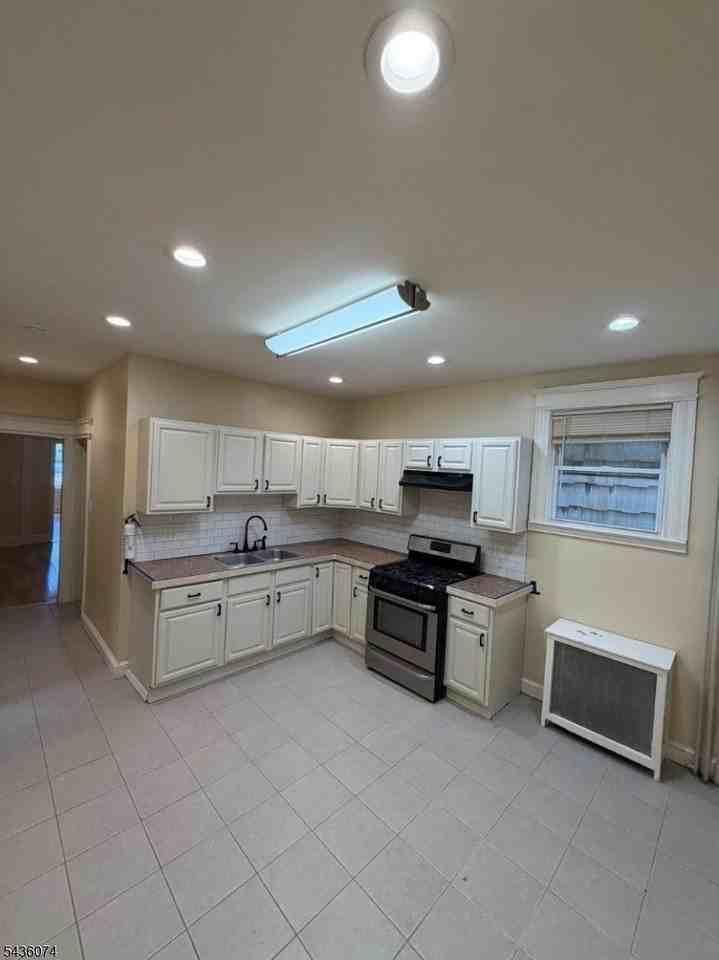 816 S 16th St - Photo 3 of 14