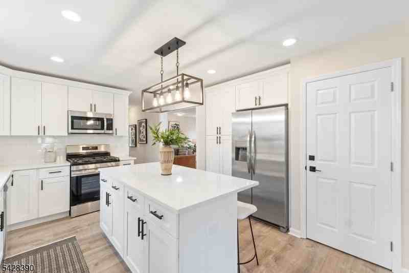 128 Big Piece Rd - Photo 4 of 43