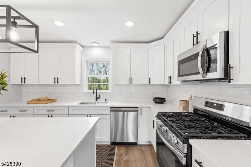 128 Big Piece Rd - Photo 5 of 43
