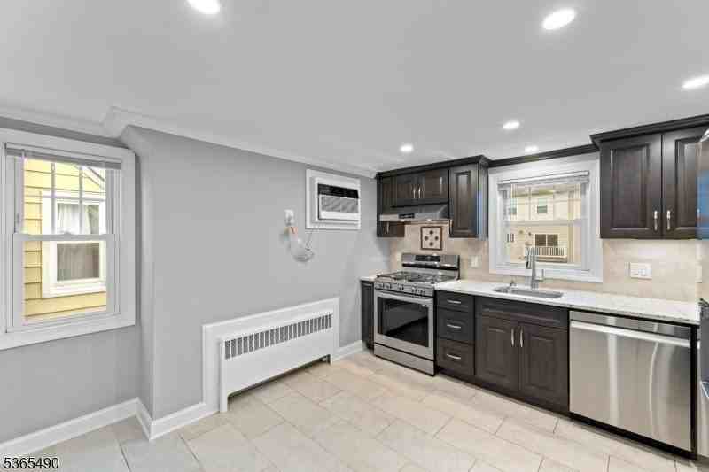 86 Forest St - Photo 3 of 14