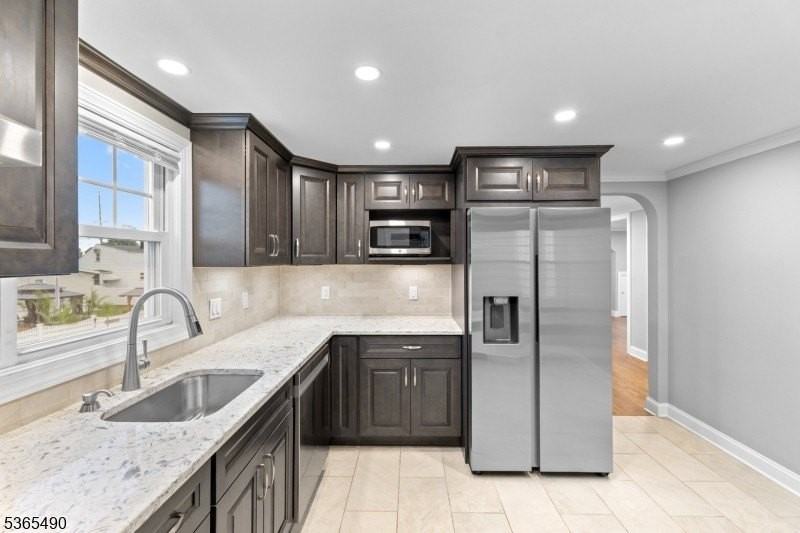 86 Forest St - Photo 4 of 14
