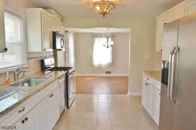 35 Troy Rd - Photo 7 of 20