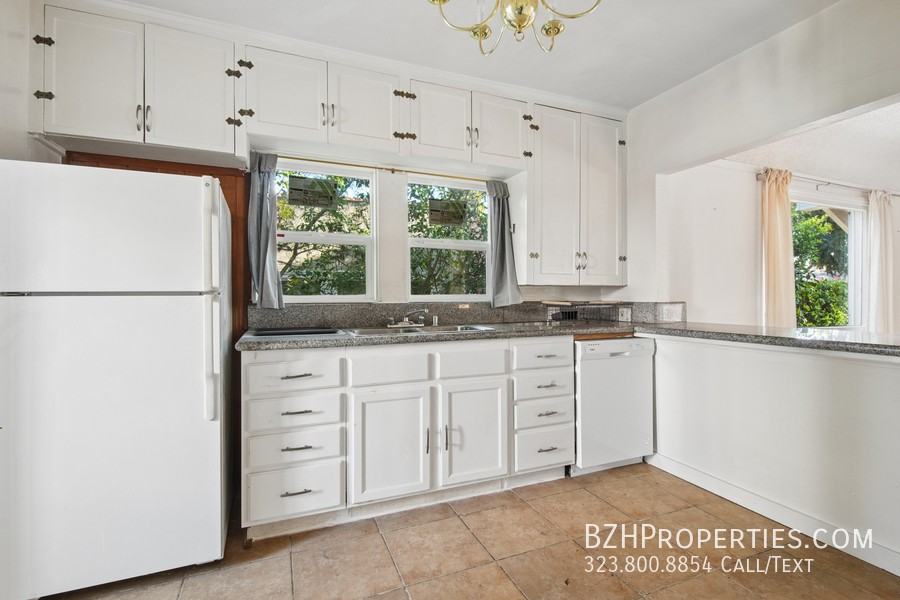 1238 N Gardner St #A - Photo 4 of 19