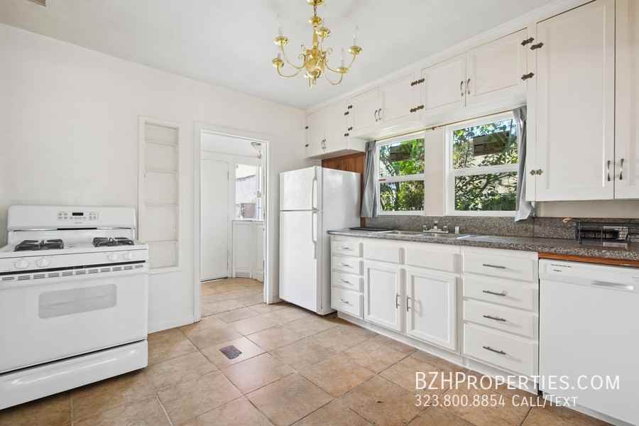 1238 N Gardner St #A - Photo 5 of 19