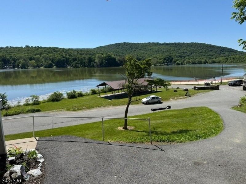 144 Lakeside Dr W #5 - Photo 4 of 6