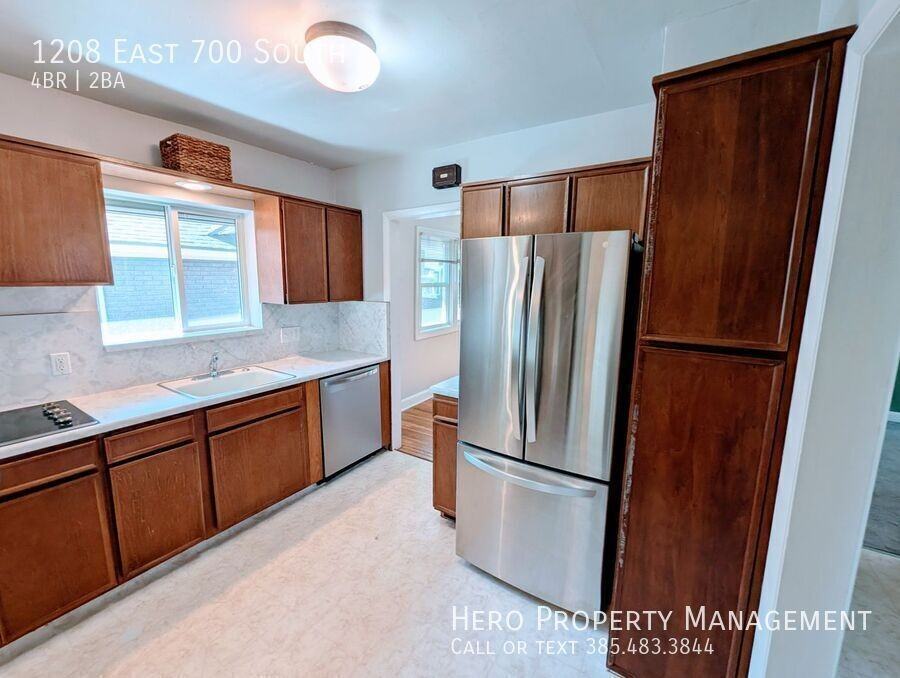 1208 E 700 S - Photo 7 of 26