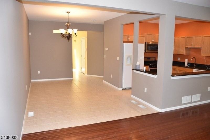 125 Springhill Dr - Photo 4 of 25