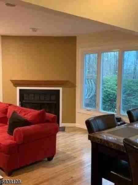 8 Stockton Ct - Photo 3 of 29