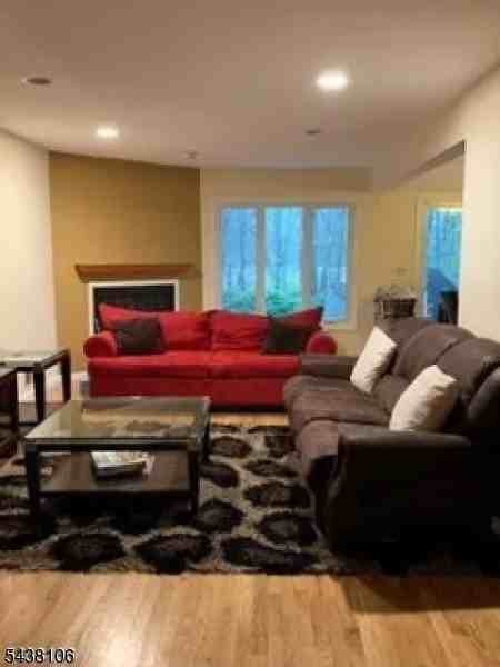 8 Stockton Ct - Photo 4 of 29