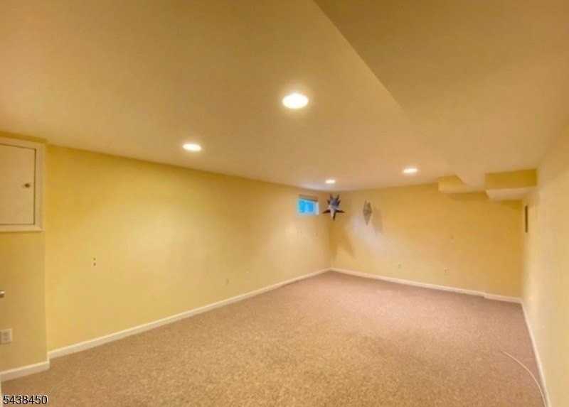 40 Amherst Pl - Photo 5 of 10