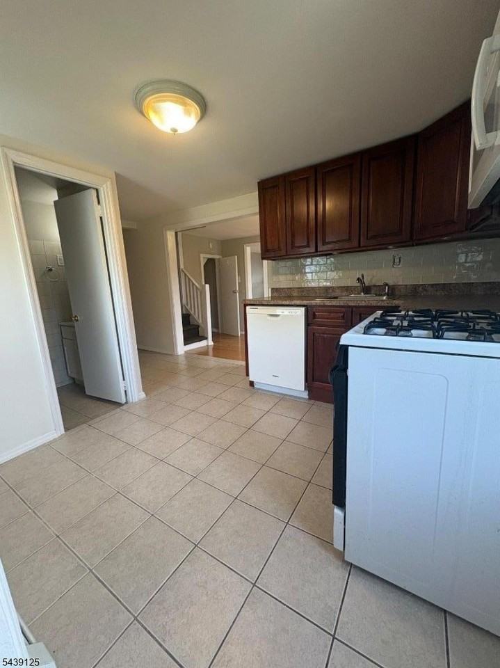 614 Main St - Photo 7 of 13