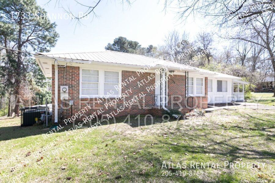 1733 Shannon Rd - Photo 3 of 24